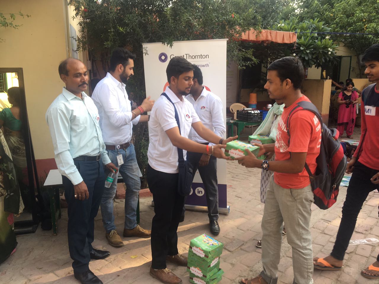 GT-employees-distributing-food-packets-at-Samarpan-Foundation-Delhi GT-employees-distributing-food-packets-at-Samarpan-Foundation-Delhi
